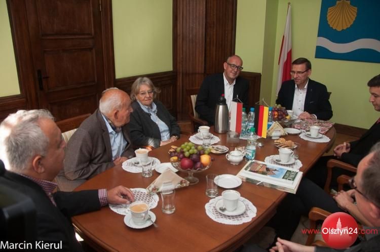 Rodzina Karla Roenscha z wizytą u prezydenta Olsztyna