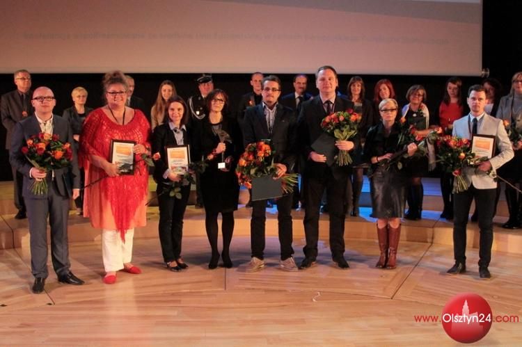 Wdrażanie Programu Operacyjnego Kapitał Ludzki na Warmii i Mazurach podsumowano w... filharmonii