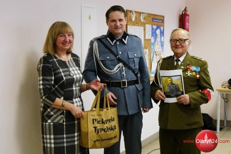 Piłsudczycy dostarczyli pomoc dla polskiej szkoły na Litwie