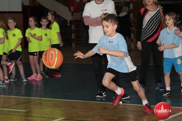 „Sprawni na szóstkę” rywalizują w Uranii