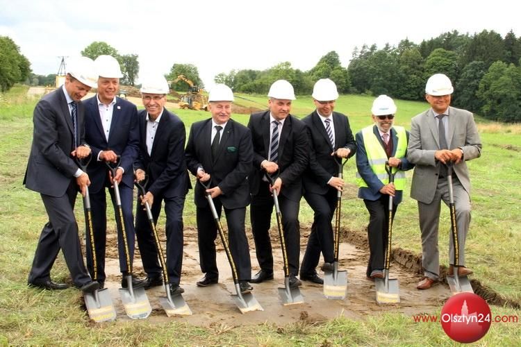 Symboliczne wbicie łopaty rozpoczęło budowę drugiego odcinka południowej obwodnicy Olsztyna