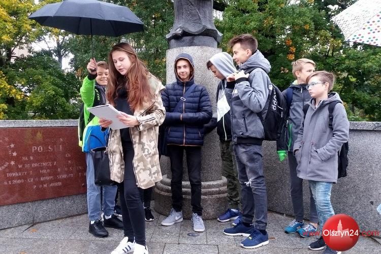 Spacer z retrofotografią