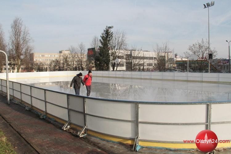 Ruszyło sztuczne lodowisko przy Uranii