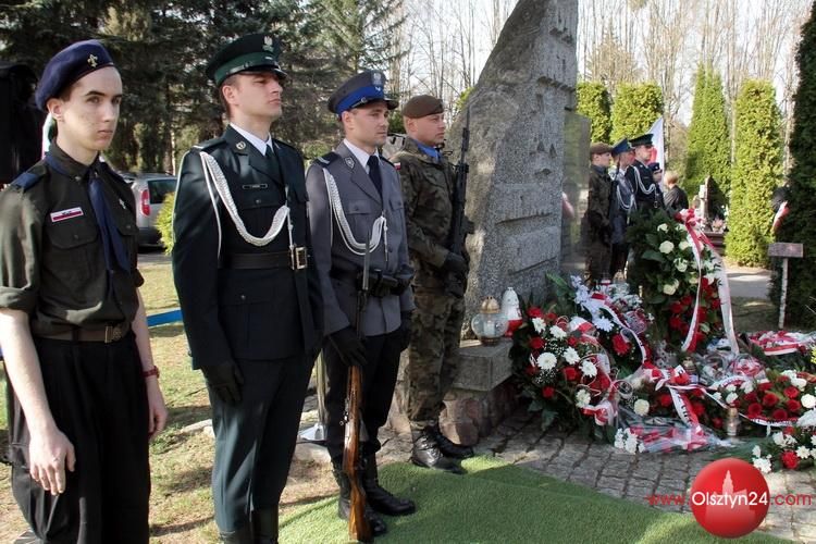 Warmia i Mazury oddały hołd ofiarom zbrodni katyńskiej i katastrofy smoleńskiej