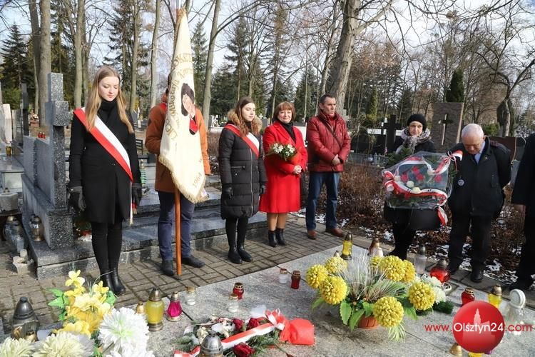 Dziennikarze odwiedzili grób rodziny Pieniężnych