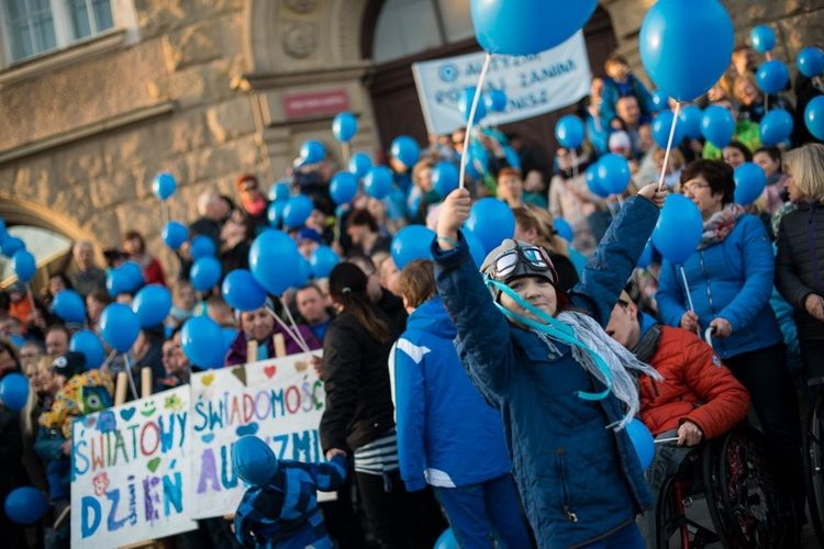 Olsztyn na niebiesko dla ludzi z autyzmem 