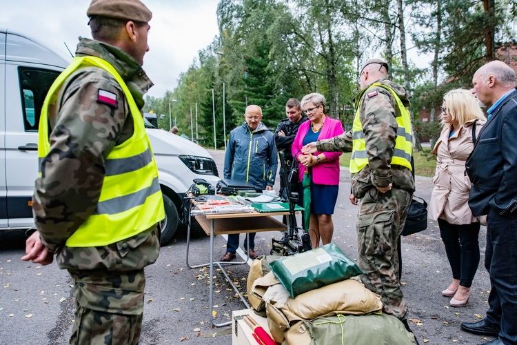 Samorządowcy z Warmii i Mazur poznawali zadania i możliwości Terytorialsów