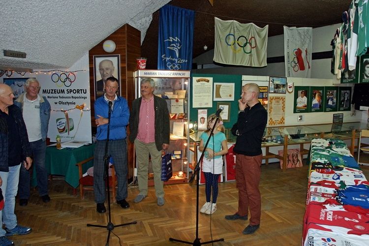 Muzeum Sportu prezentuje kolekcję koszulek sportowych Zbigniewa Satławy