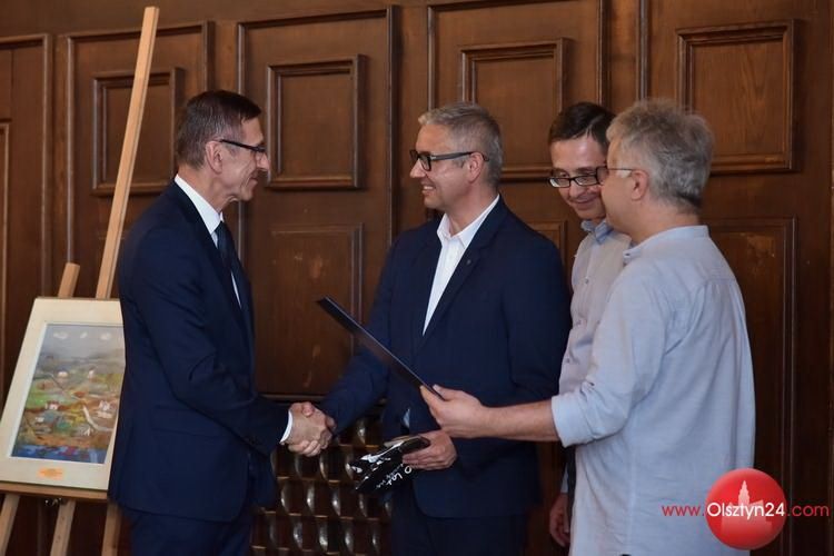 Laureaci nagrody prezydenta Olsztyna w dziedzinie kultury za 2017 rok odebrali nagrody