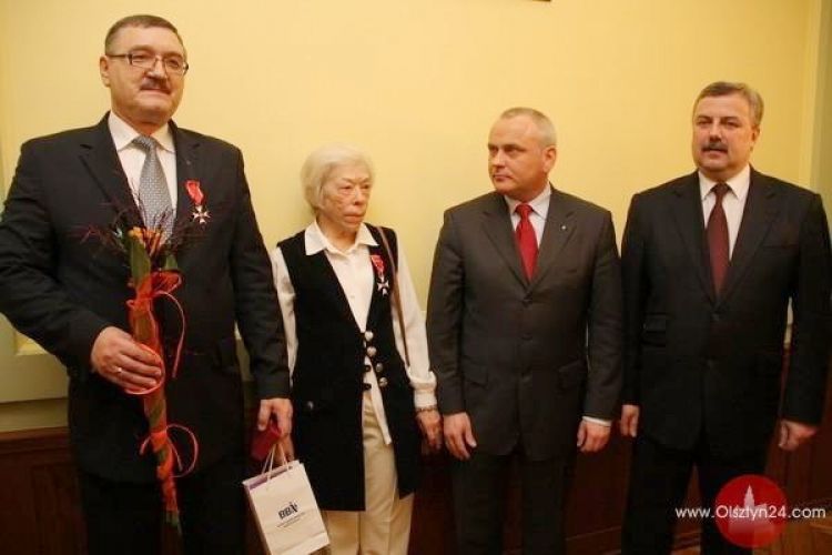 Różne życiorysy, podobne odznaczenia