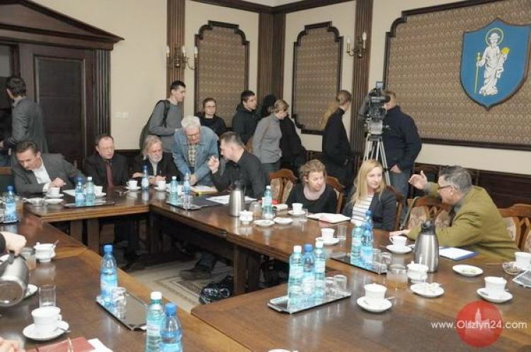 Koniec rozmów poprzez media