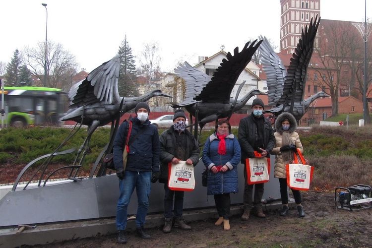 „Warmińskie Żurawie” przynoszą nadzieję w Parku Centralnym