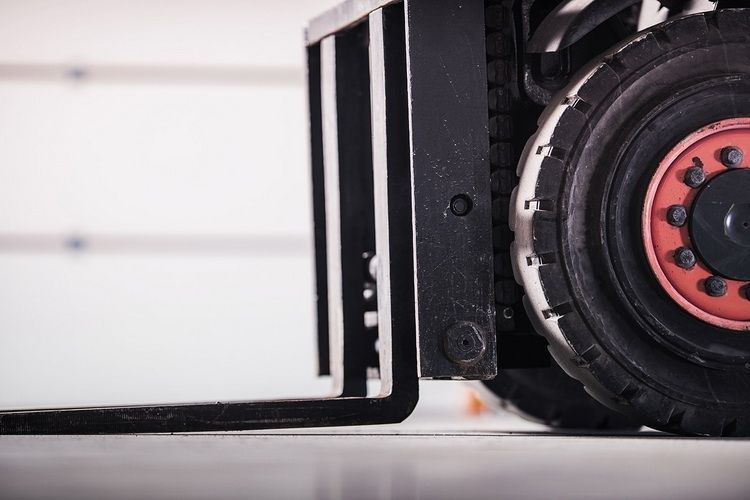 Wózki widłowe - rodzaje, zalety i parametry wózków widłowych