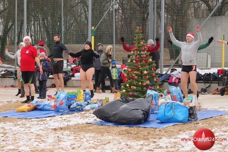 „Kąpiący się zimą” zbierali dary dla Schroniska dla Bezdomnych Zwierząt w Tomarynach