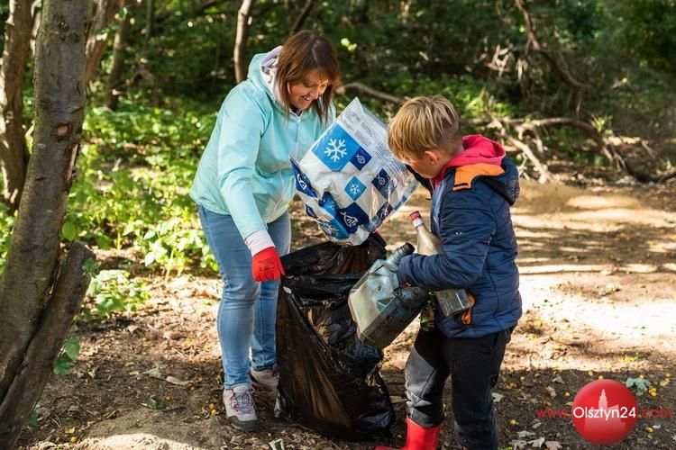 Ponad tona śmieci zebrana podczas akcji „Książka za worek śmieci”