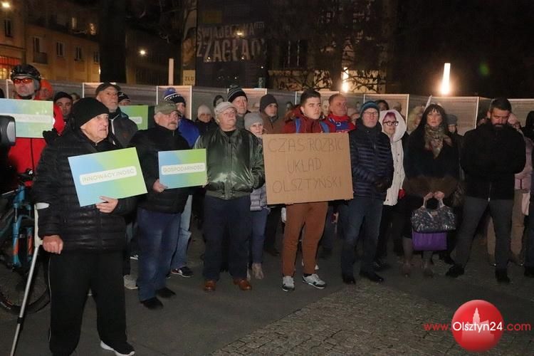Spółdzielcy z Jarot i związkowcy z „Symetrii” protestowali pod olsztyńskim ratuszem