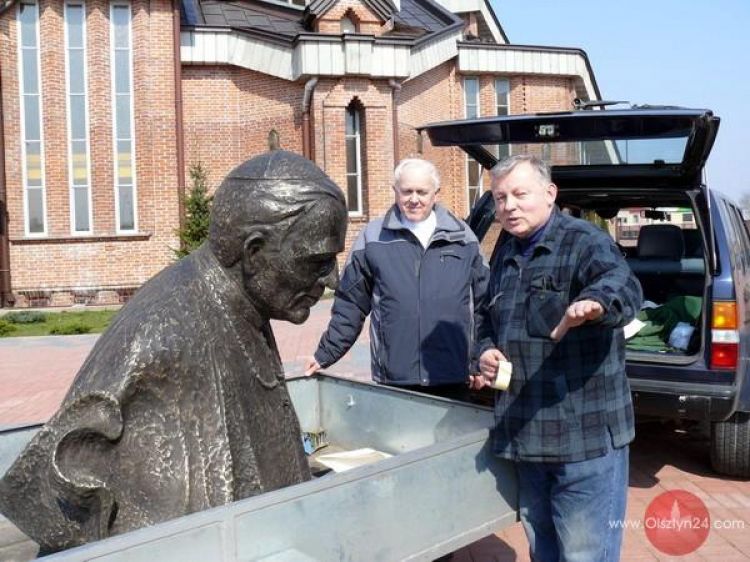 Popiersie Jana Pawła II już w Olsztynie