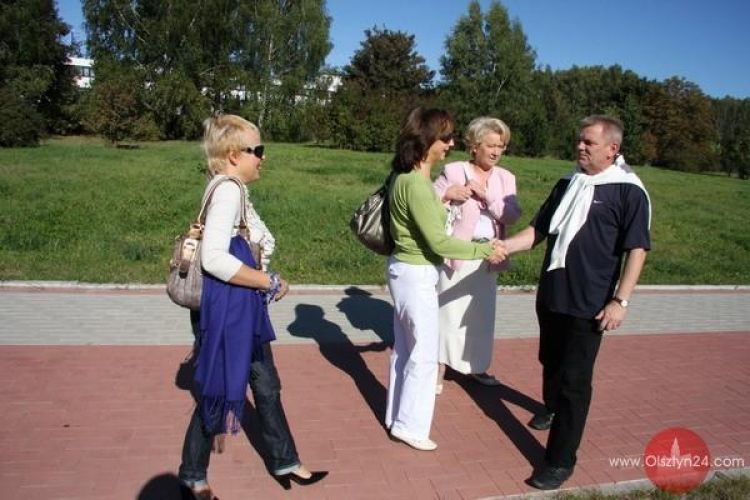 Kopernik i Presley przy łopacie