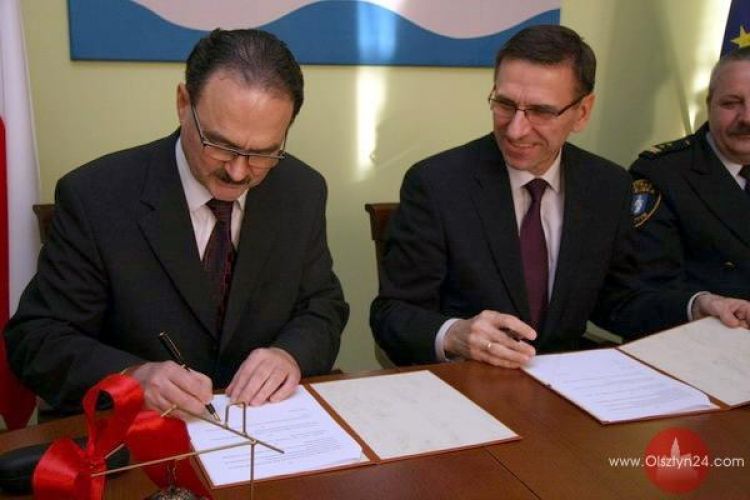 Zapięli ostatni guzik