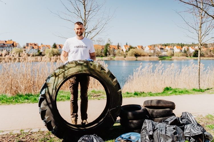 Posprzątali Olsztyn. Zakończyła się zorganizowana przez Marcina Możdżonka akcja „Wspólne Sprzątanie Olsztyna”