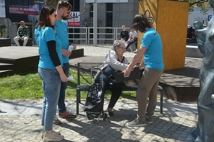 Bibliotekarze świętowali Dzień Bibliotekarza prezentami dla olsztynian