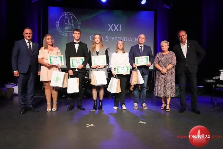 Gala stypendialna Funduszu Ziemi Olsztyńskiej odbyła się w Biskupcu