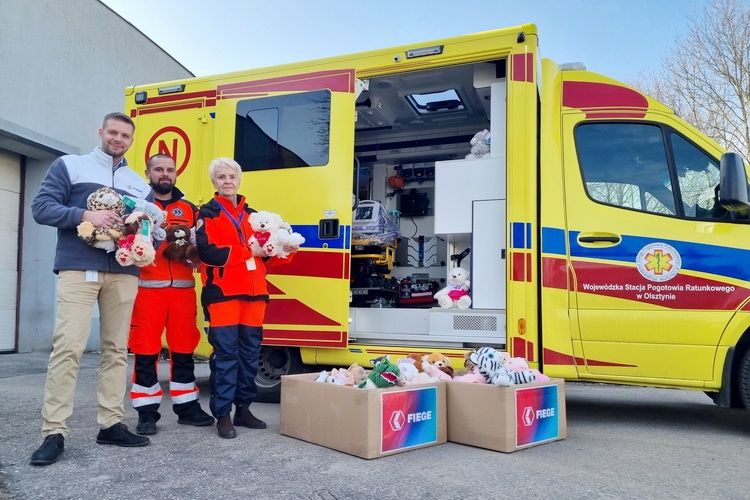 Ponad 140 pluszowych maskotek przekazanych Wojewódzkiej Stacji Pogotowia Ratunkowego w Olsztynie