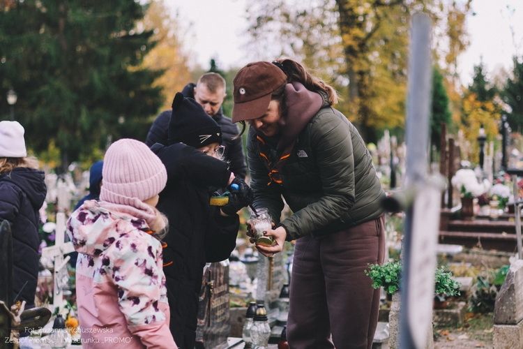 Harcerze ZHP z Warmii i Mazur w akcji „Ocalić od zapomnienia”