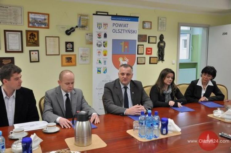 Podpisali umowę na remont zamku w Olsztynku
