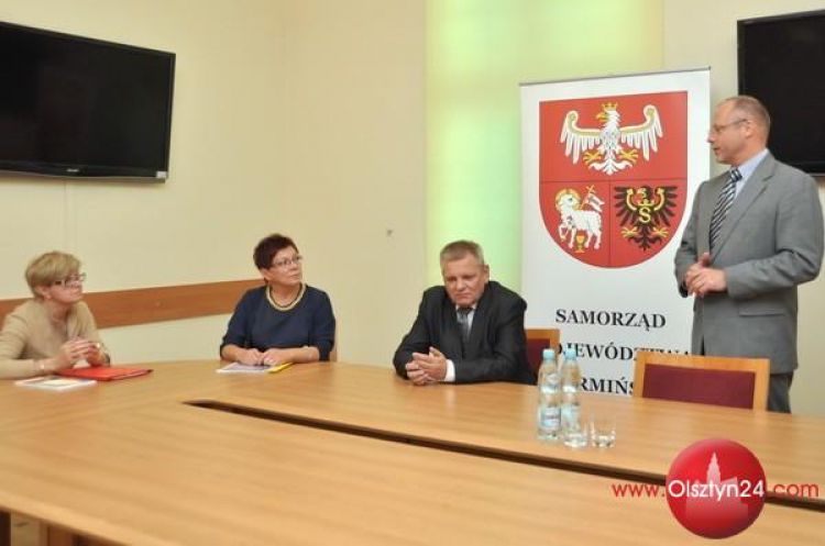 Marszałek przekazał nominacje dyrektorom jednostek oświatowych