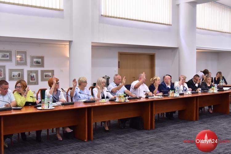 Radni powiatu debatowali o inwestycjach drogowych i nie tylko