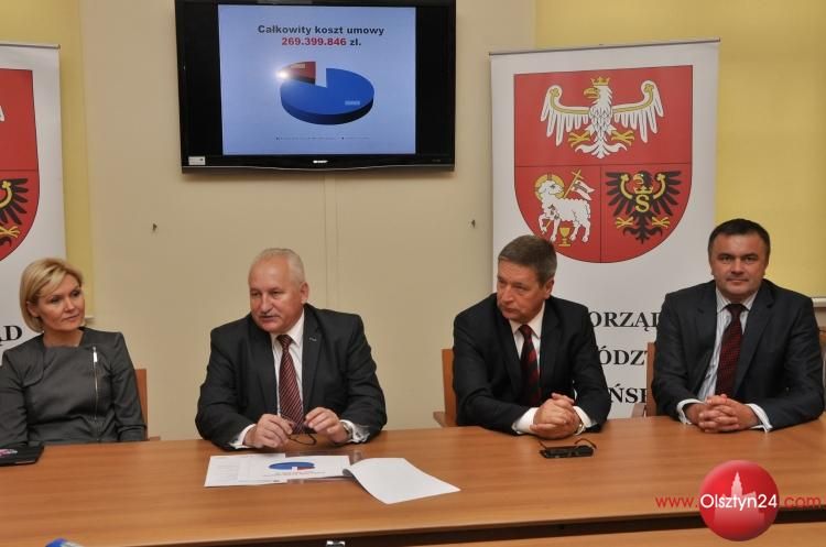 Marszałek podpisał umowy na wykonywanie przewozów pasażerskich z Przewozami Regionalnymi na 5 lat 