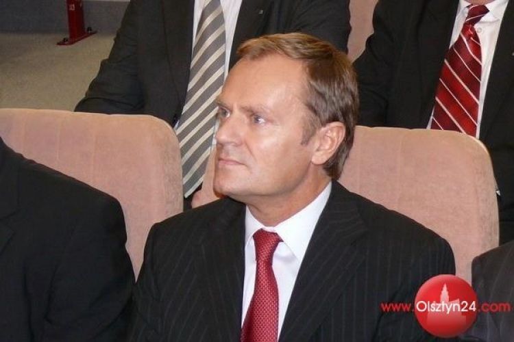 Prezydent sprawdza, czy musi powoływać Tuska?