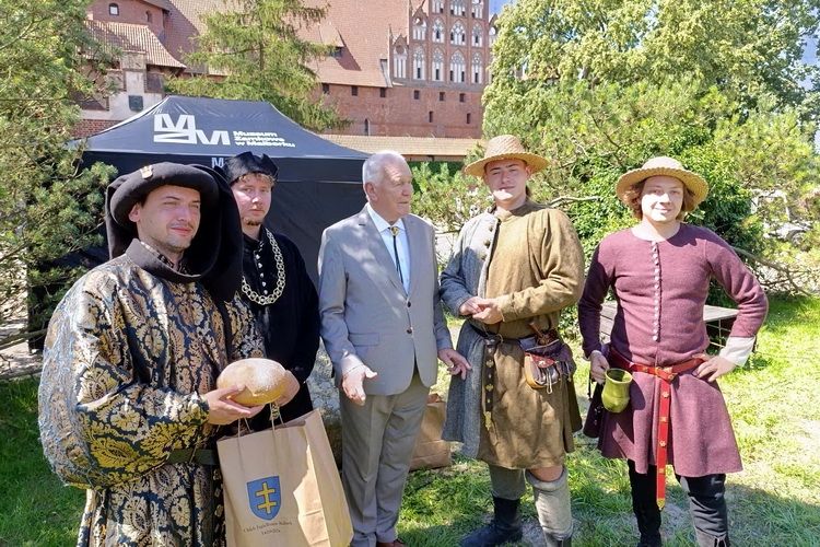 Chleby Krzyżakom też możecie dać!