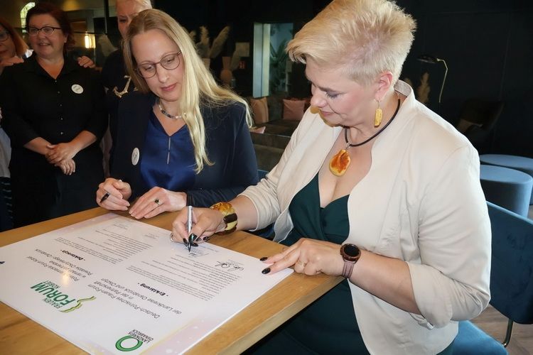 Umocnią kobiecą przyjaźń