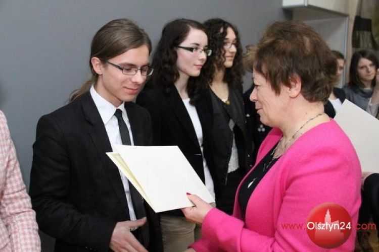 Odznaczenia i nagrody dla nauczycieli, stypendia dla uczniów