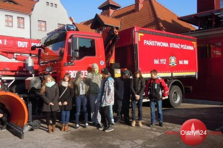 Gimnazjaliści z „Trzynastki” w komendzie straży pożarnej