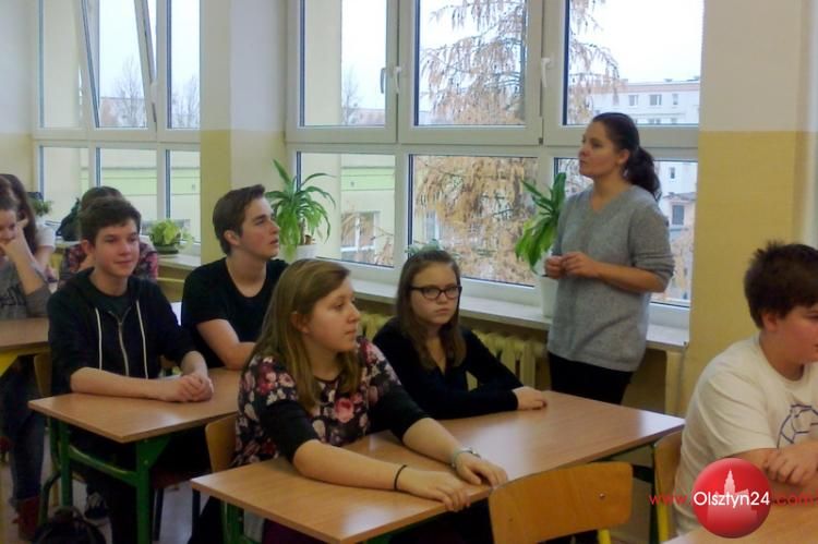 W Gimnazjum nr 13 debatowano o bezpiecznym korzystaniu z Internetu