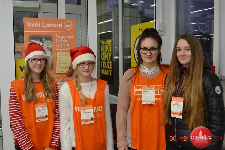 Wolontariusze z „Trzynastki” wzięli udział w bożonarodzeniowej zbiórce żywności