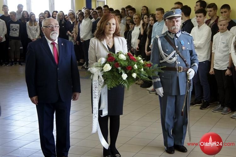 W hołdzie patronowi uczniowie Gimnazjum nr 14