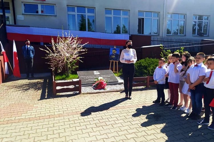 Dzień patrona obchodzono dzisiaj w Szkole Podstawowej w Rogóżu