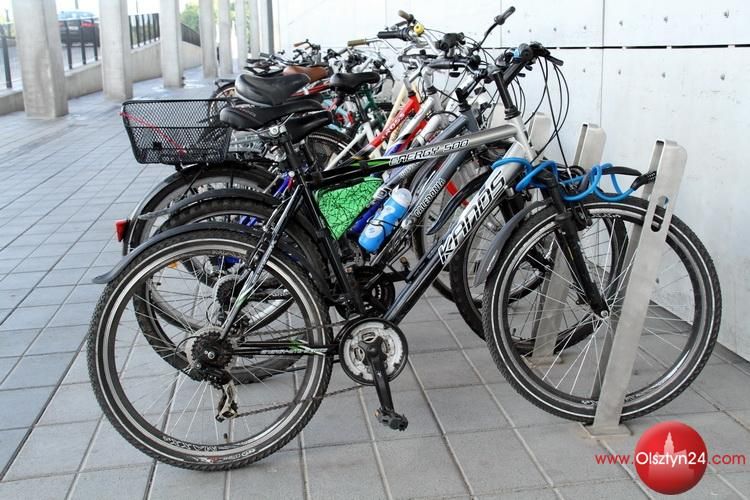 Rowerzyści i policjanci razem