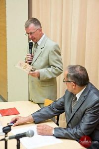 Policjanci z dyplomami