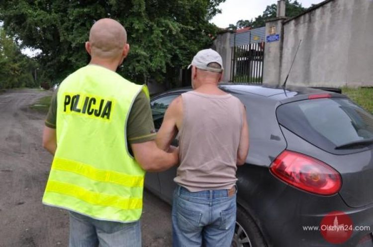 Ugodził nożem by zabić?