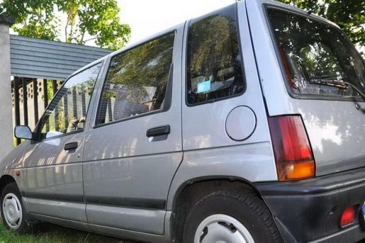 „Pożyczył” auto, aby dotrzeć do znajomych