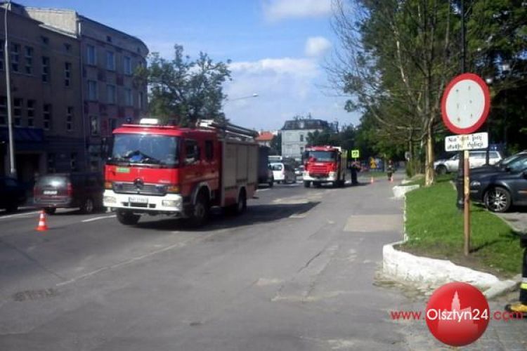 Pani przyniosła granat do komendy