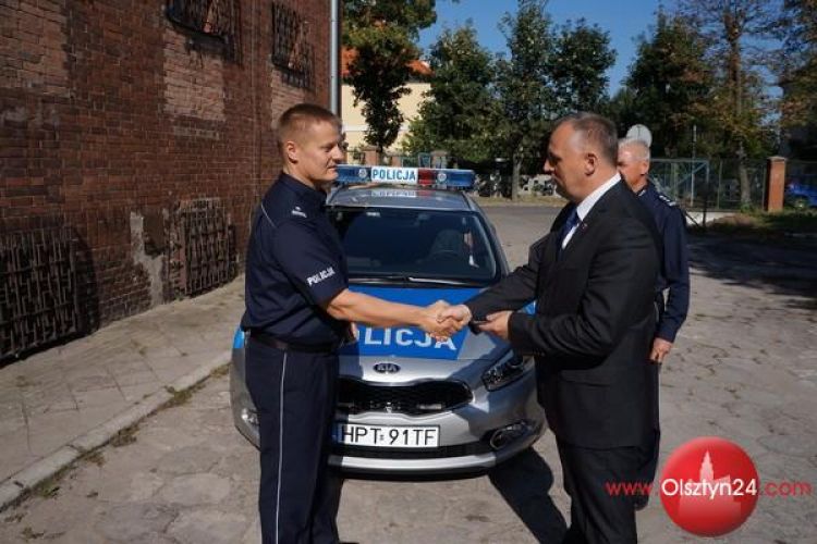 Policjanci z Barczewa i Biskupca otrzymali nowe radiowozy