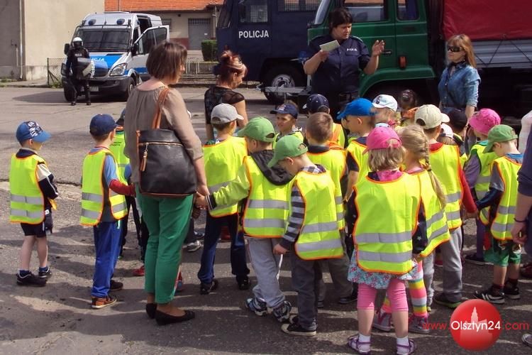 Przedszkolaki z wizytą u policjantów