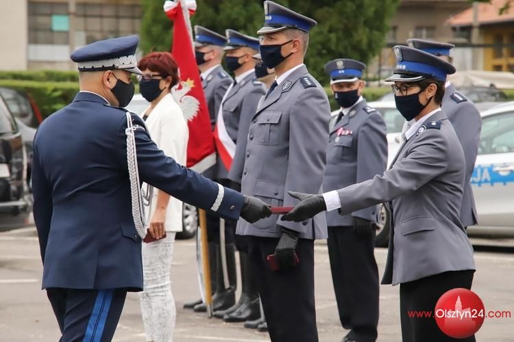 Policjanci świętowali w maseczkach
