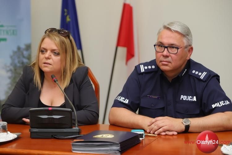 Samorządy z Powiatu Olsztyńskiego dofinansują zakup policyjnych radiowozów